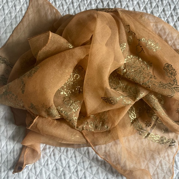 1950’s Vintage silk chiffon scarf with metallic print. - Picture 6 of 6